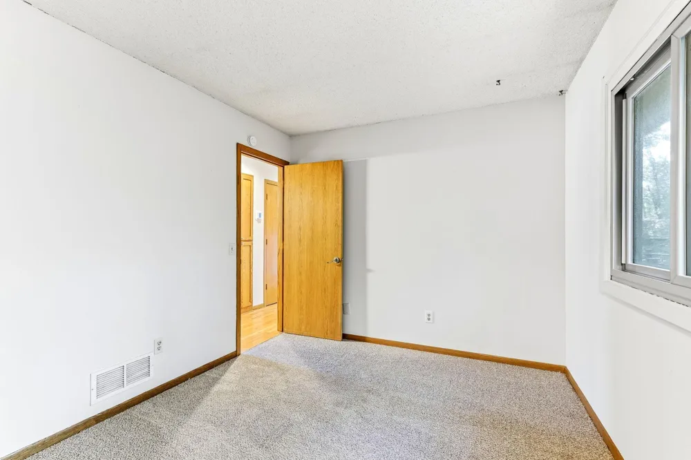 762 Elrene Court Eagan, MN 55123