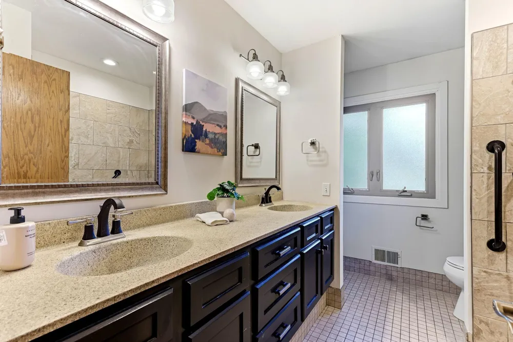 762 Elrene Court Eagan, MN 55123