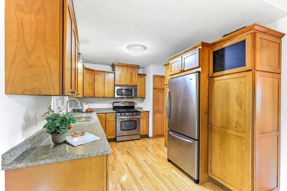 762 Elrene Court Eagan, MN 55123