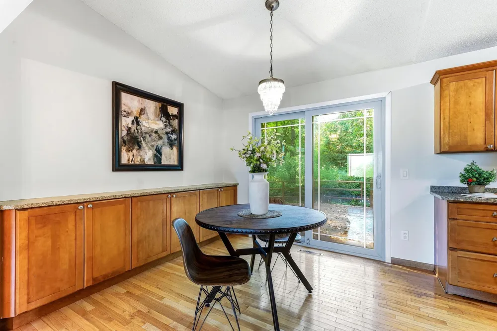 762 Elrene Court Eagan, MN 55123