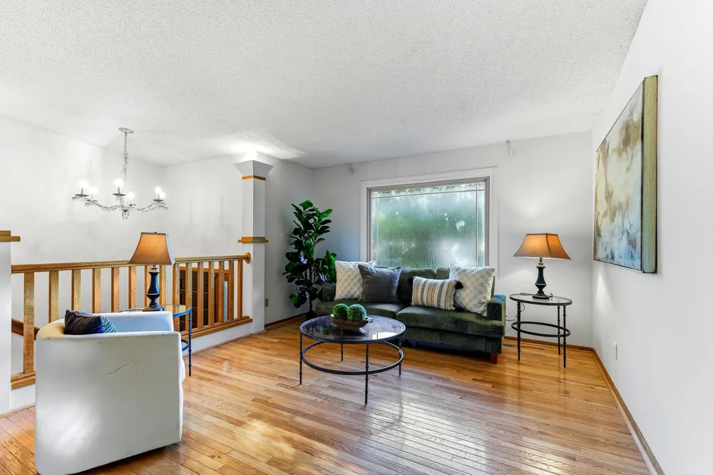 762 Elrene Court Eagan, MN 55123