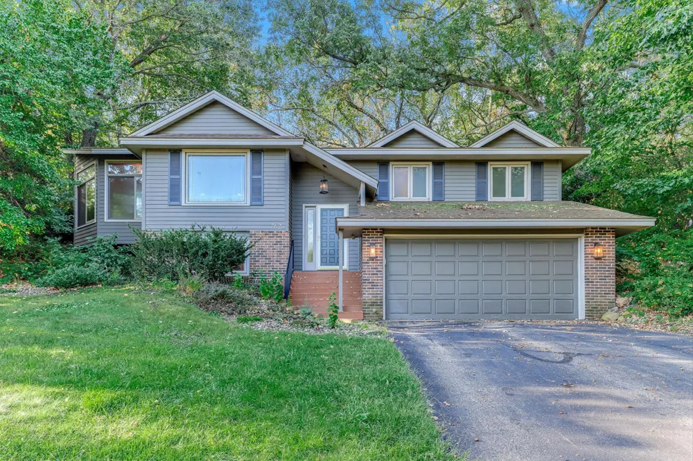 762 Elrene Court Eagan, MN 55123