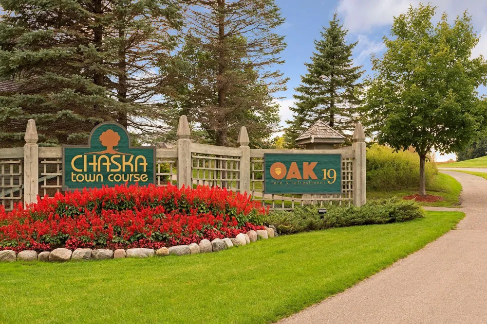 441 Pleasant Lane Chaska, MN 55318