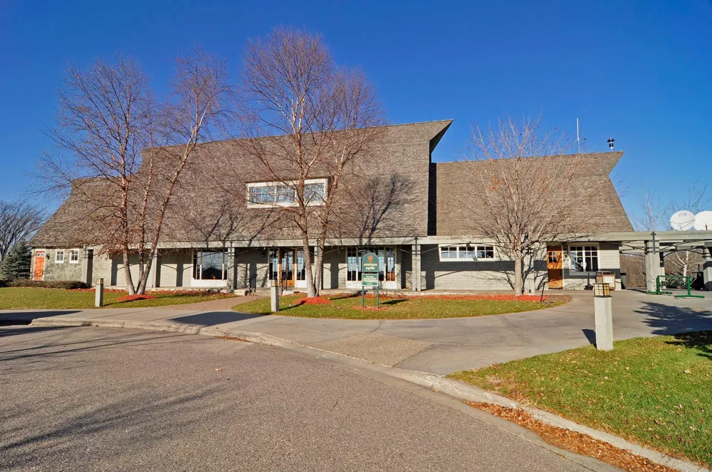 441 Pleasant Lane Chaska, MN 55318