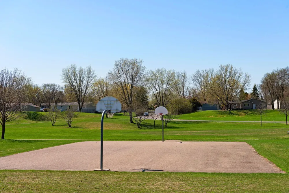 441 Pleasant Lane Chaska, MN 55318