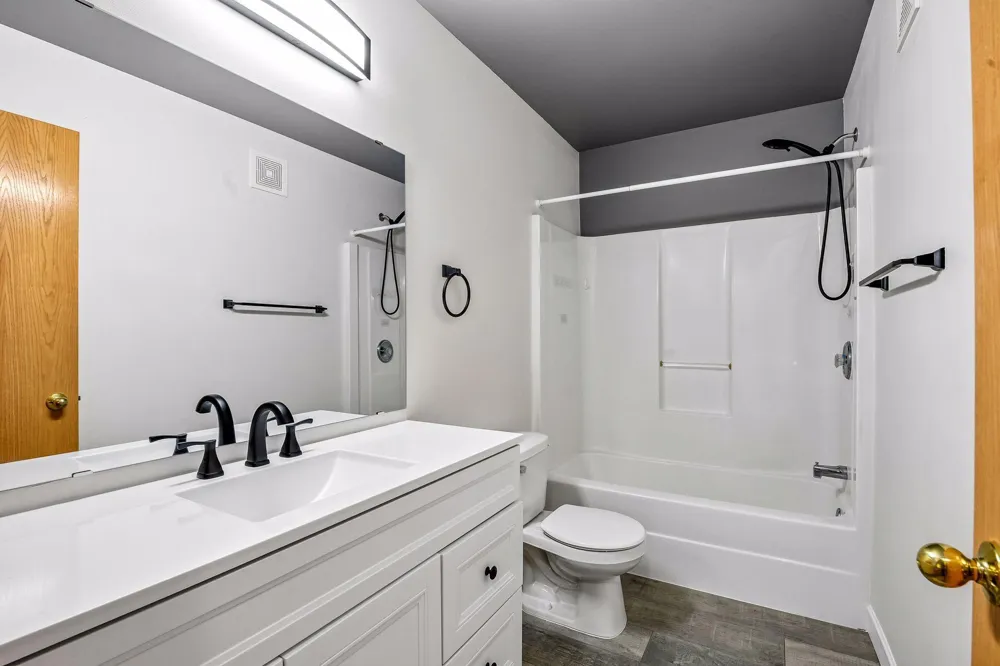 441 Pleasant Lane Chaska, MN 55318