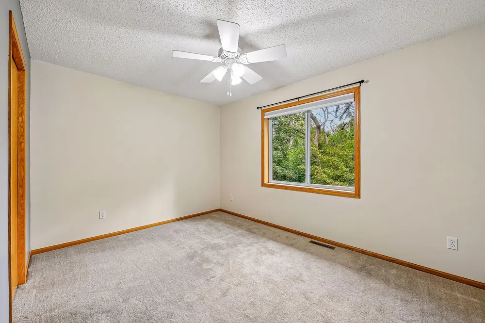 441 Pleasant Lane Chaska, MN 55318