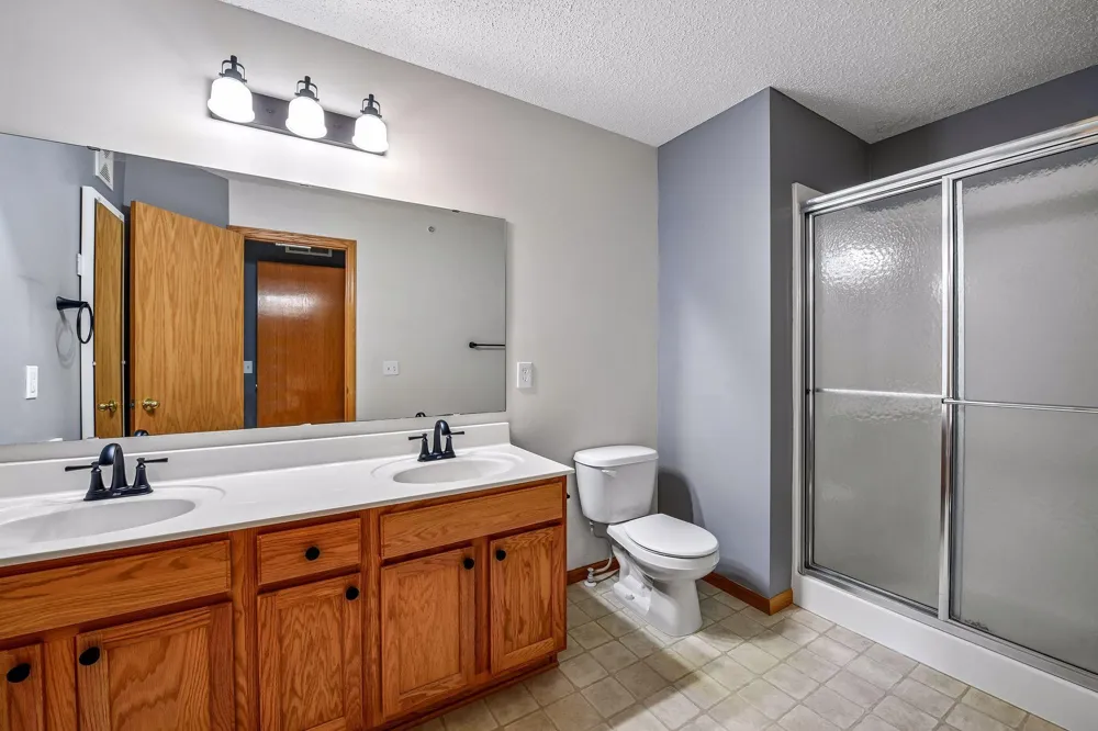 441 Pleasant Lane Chaska, MN 55318