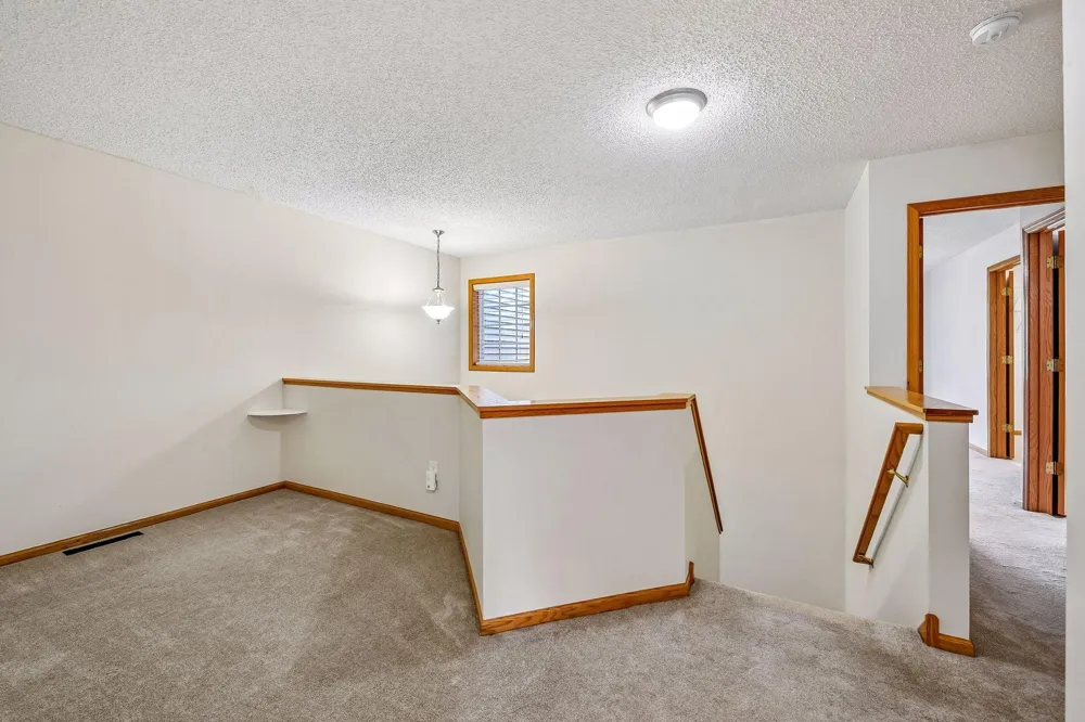 441 Pleasant Lane Chaska, MN 55318