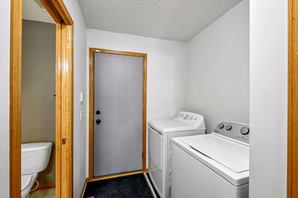 441 Pleasant Lane Chaska, MN 55318