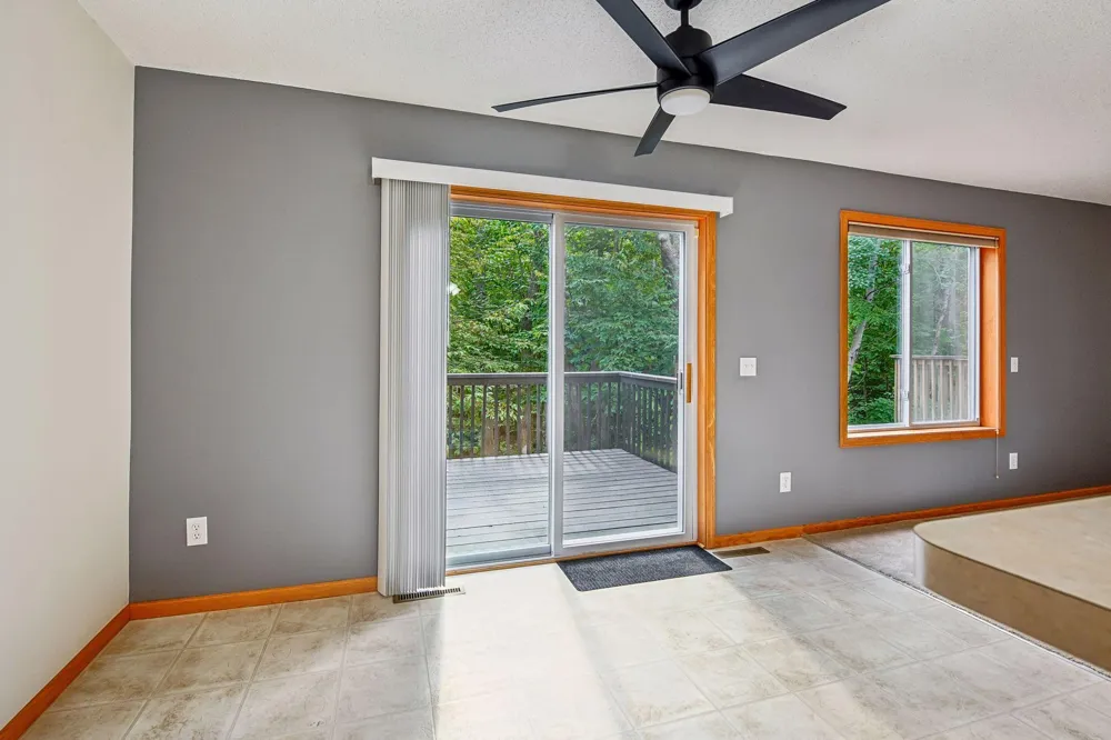 441 Pleasant Lane Chaska, MN 55318