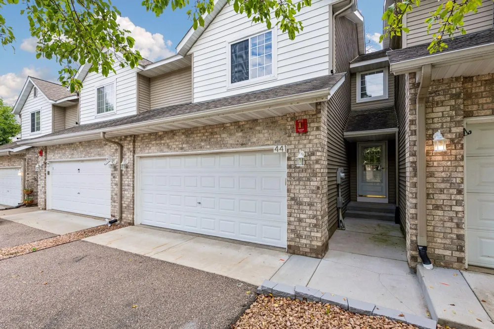 441 Pleasant Lane Chaska, MN 55318