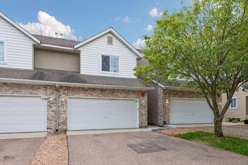 441 Pleasant Lane Chaska, MN 55318