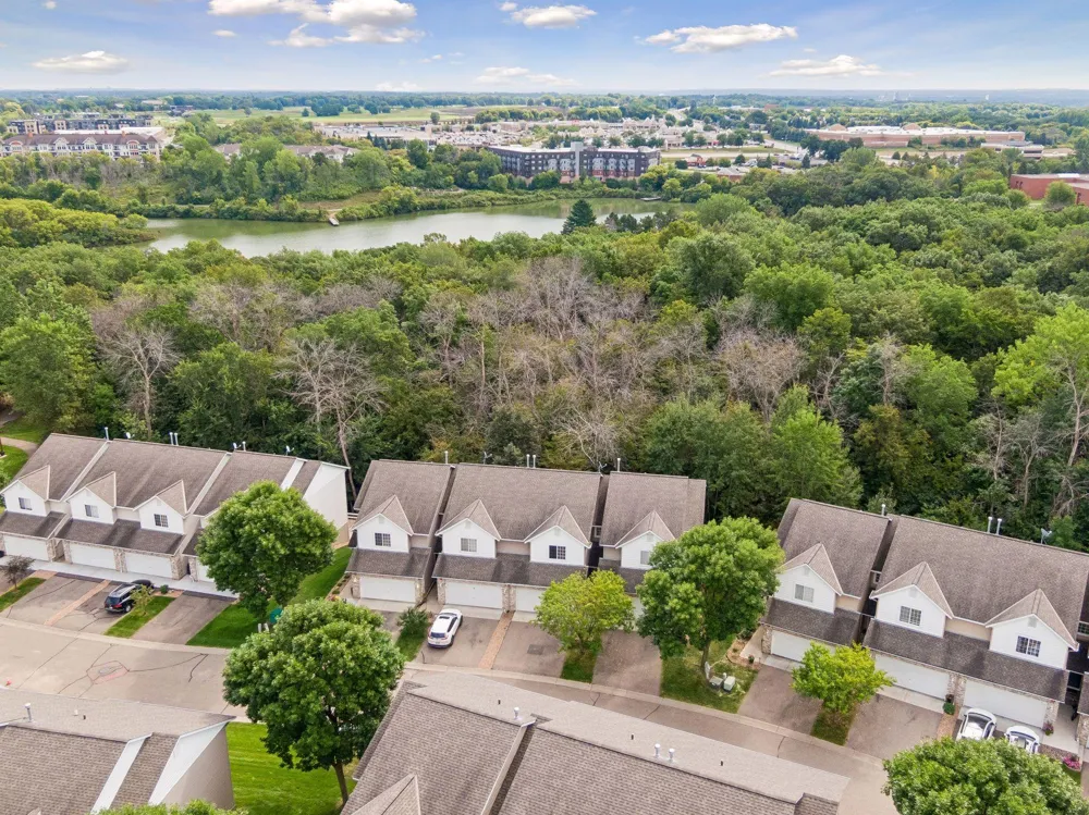 441 Pleasant Lane Chaska, MN 55318