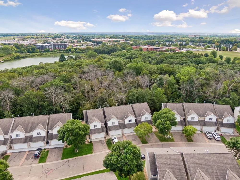 441 Pleasant Lane Chaska, MN 55318