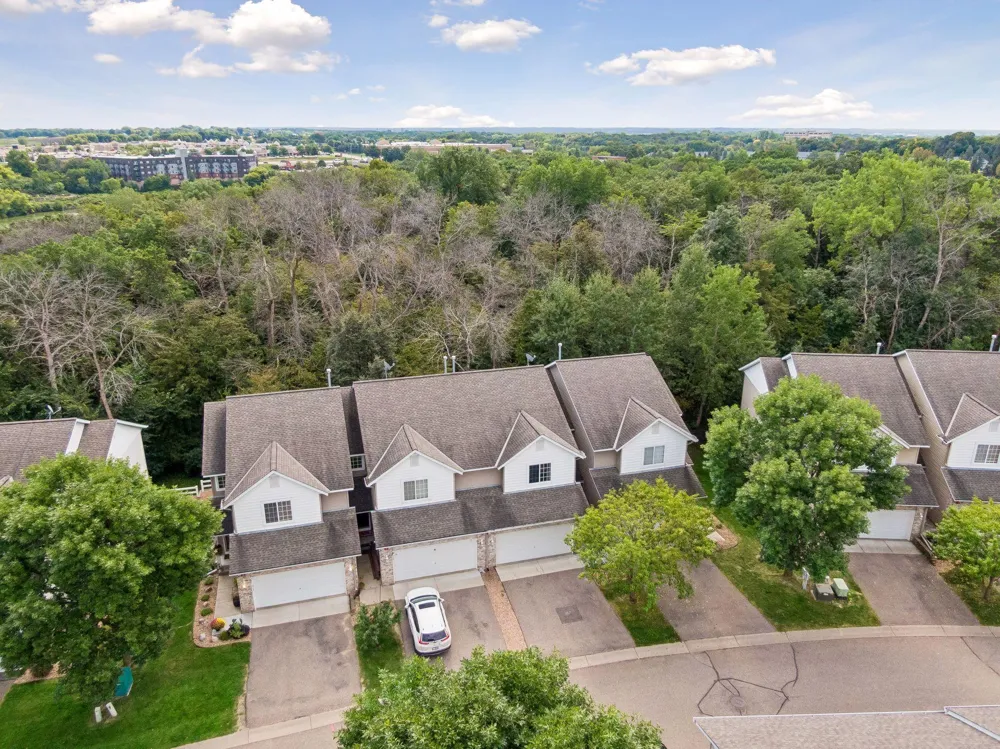 441 Pleasant Lane Chaska, MN 55318