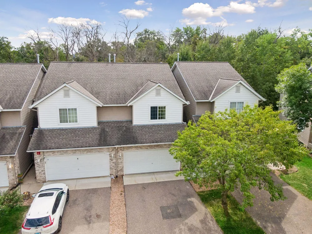 441 Pleasant Lane Chaska, MN 55318