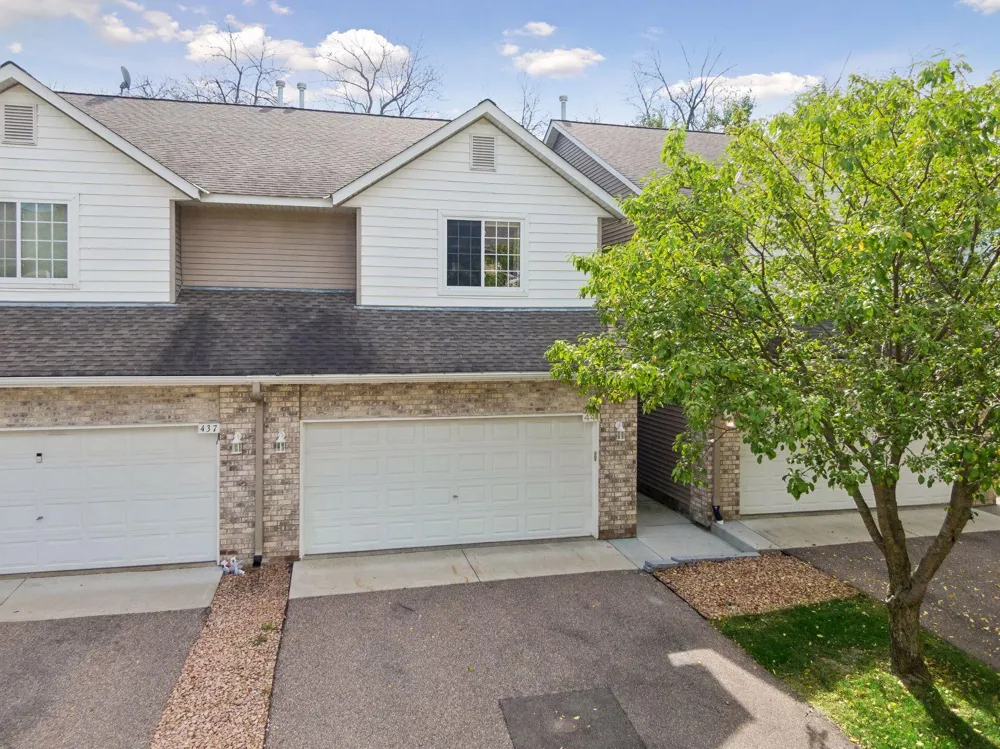 441 Pleasant Lane Chaska, MN 55318