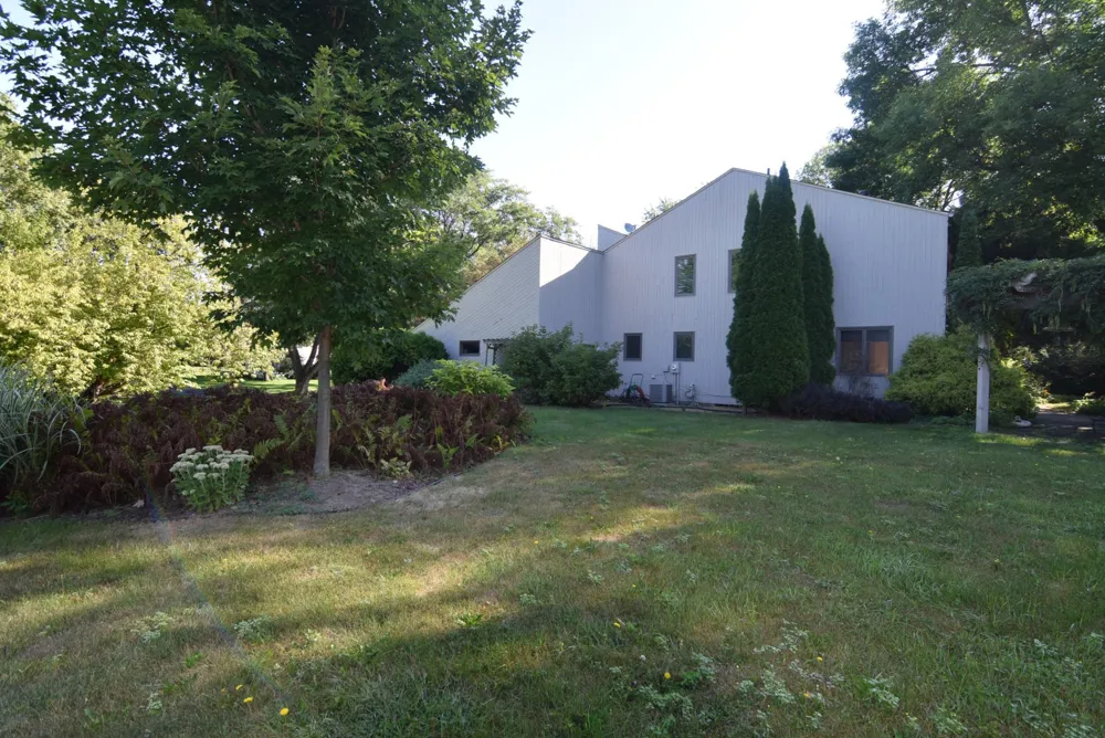 91 S Shannon Drive Shakopee, MN 55379
