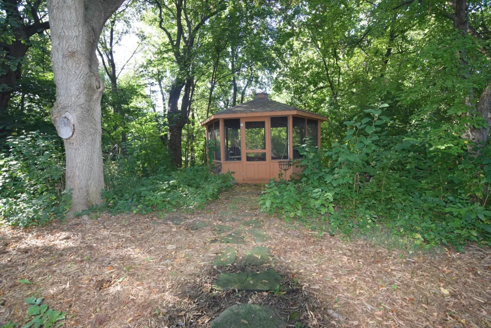 91 S Shannon Drive Shakopee, MN 55379
