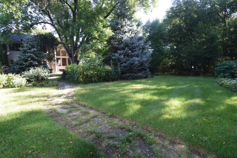 91 S Shannon Drive Shakopee, MN 55379