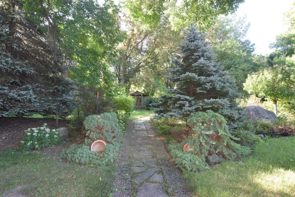 91 S Shannon Drive Shakopee, MN 55379