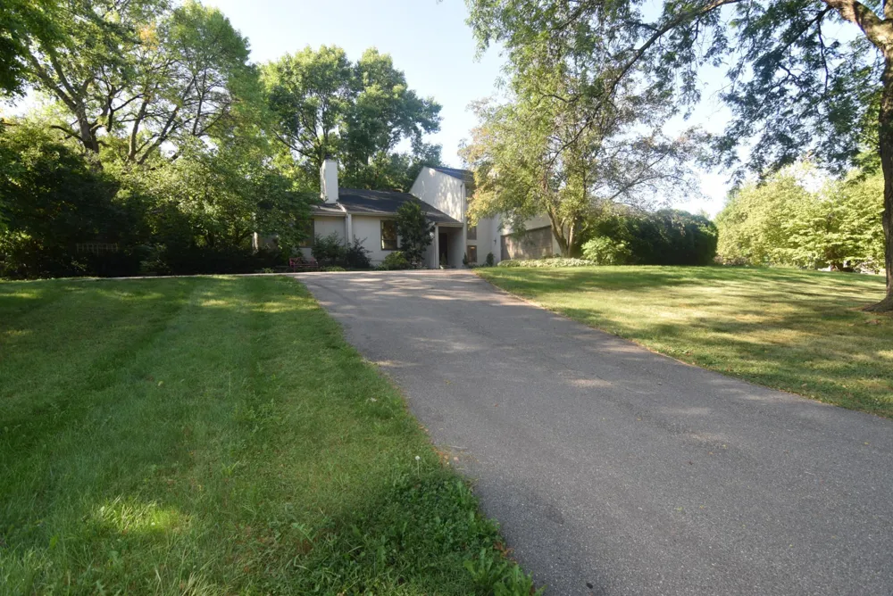 91 S Shannon Drive Shakopee, MN 55379