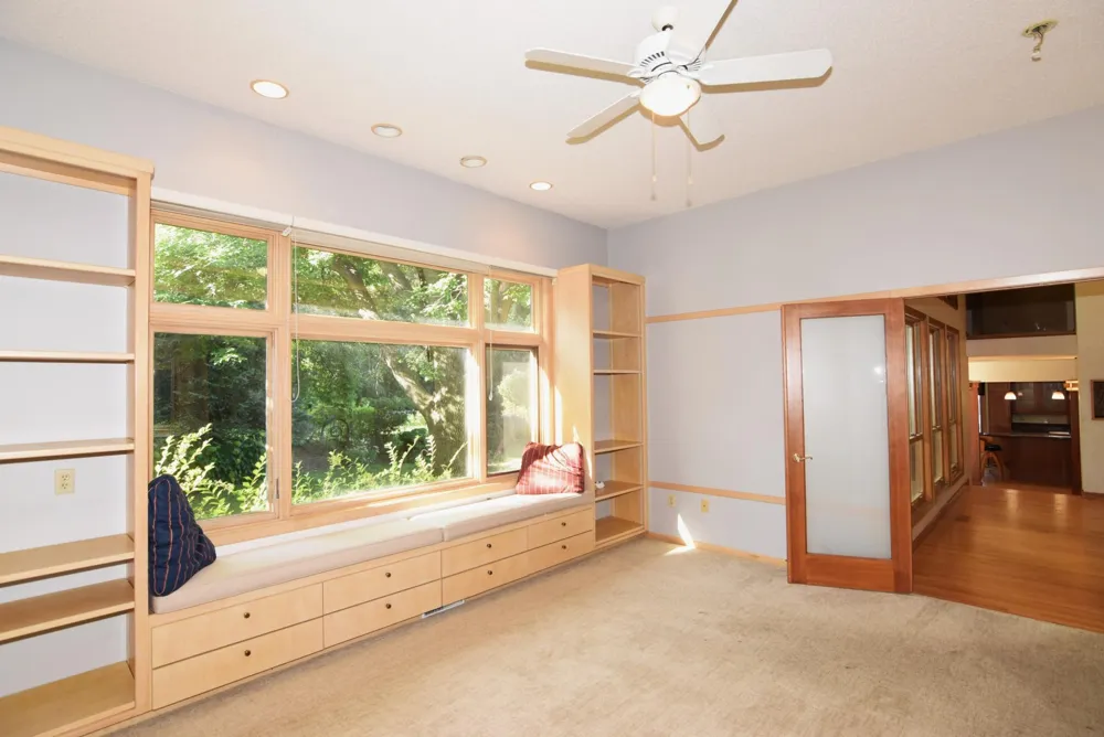 91 S Shannon Drive Shakopee, MN 55379