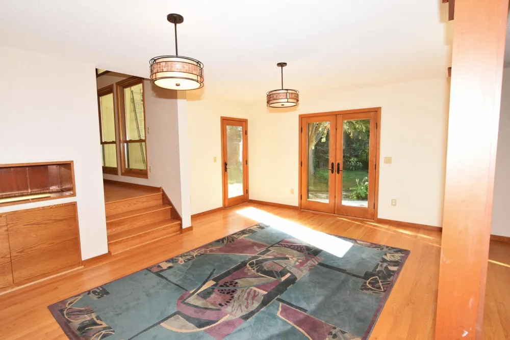 91 S Shannon Drive Shakopee, MN 55379