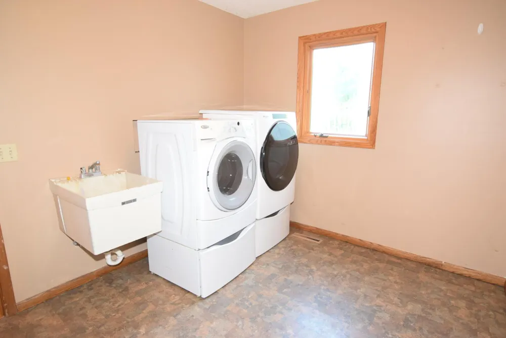 91 S Shannon Drive Shakopee, MN 55379
