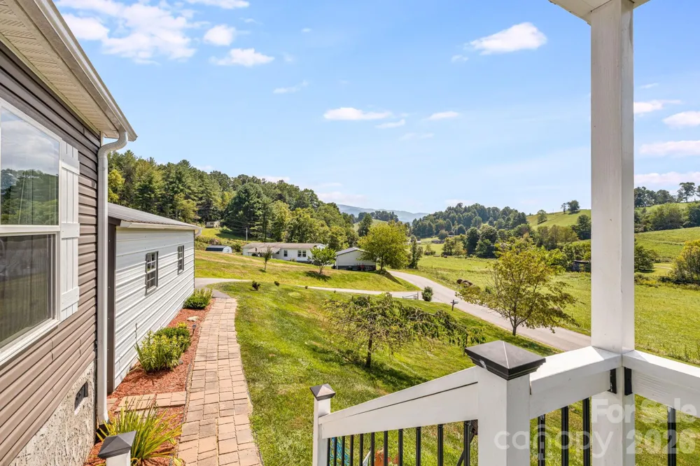582 John Henry Road Burnsville, NC 28714