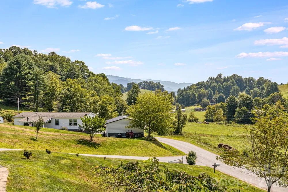 582 John Henry Road Burnsville, NC 28714