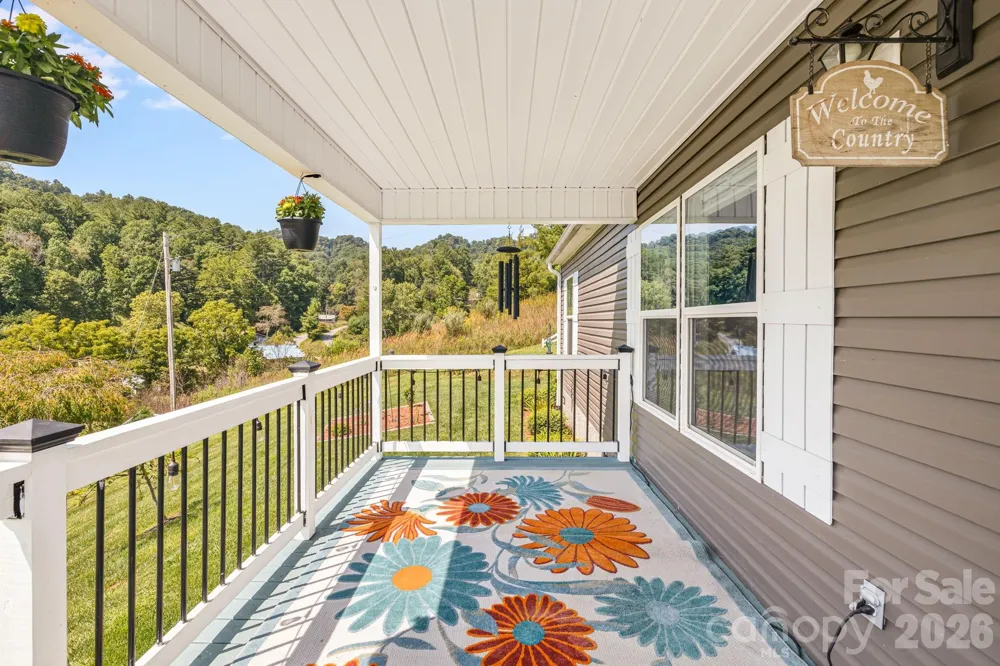582 John Henry Road Burnsville, NC 28714