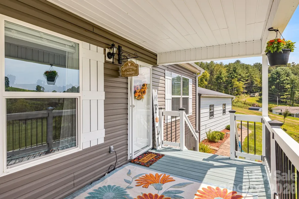 582 John Henry Road Burnsville, NC 28714