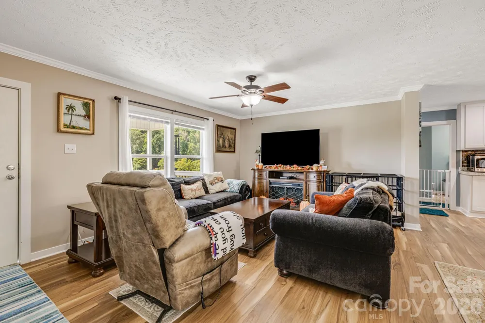 582 John Henry Road Burnsville, NC 28714