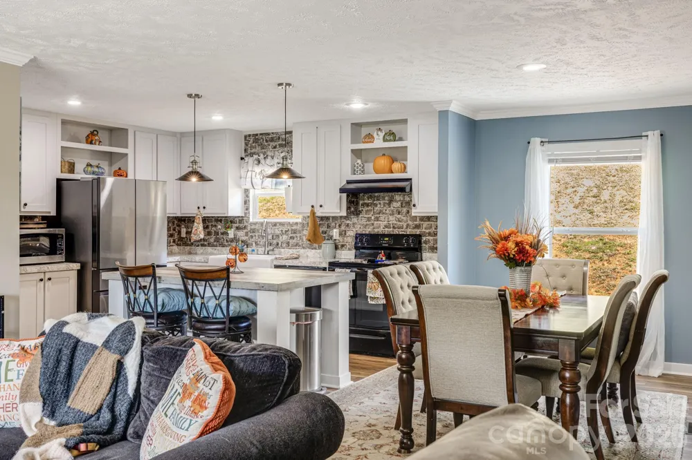 582 John Henry Road Burnsville, NC 28714