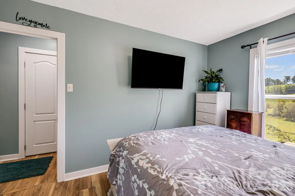 582 John Henry Road Burnsville, NC 28714