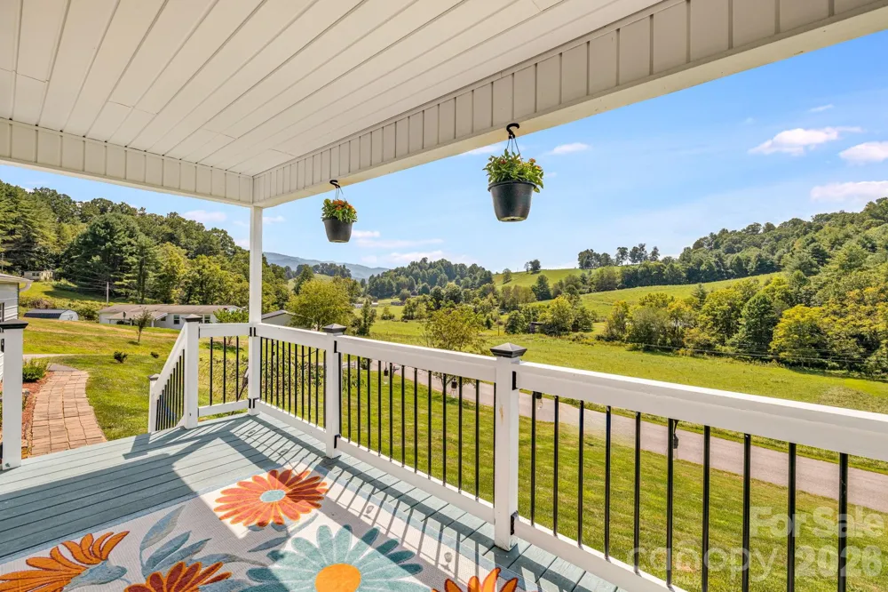 582 John Henry Road Burnsville, NC 28714