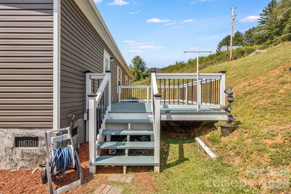 582 John Henry Road Burnsville, NC 28714