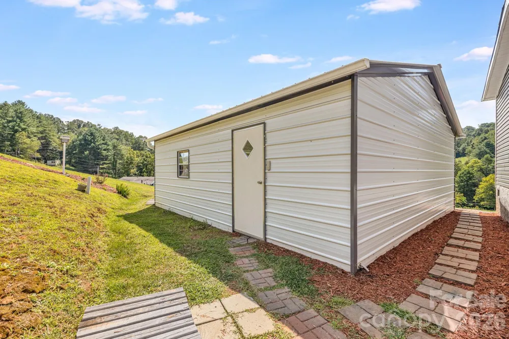 582 John Henry Road Burnsville, NC 28714