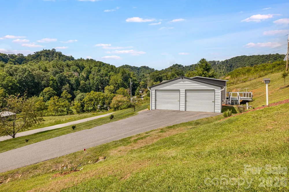 582 John Henry Road Burnsville, NC 28714