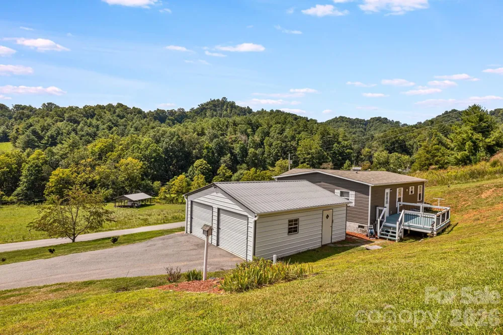 582 John Henry Road Burnsville, NC 28714