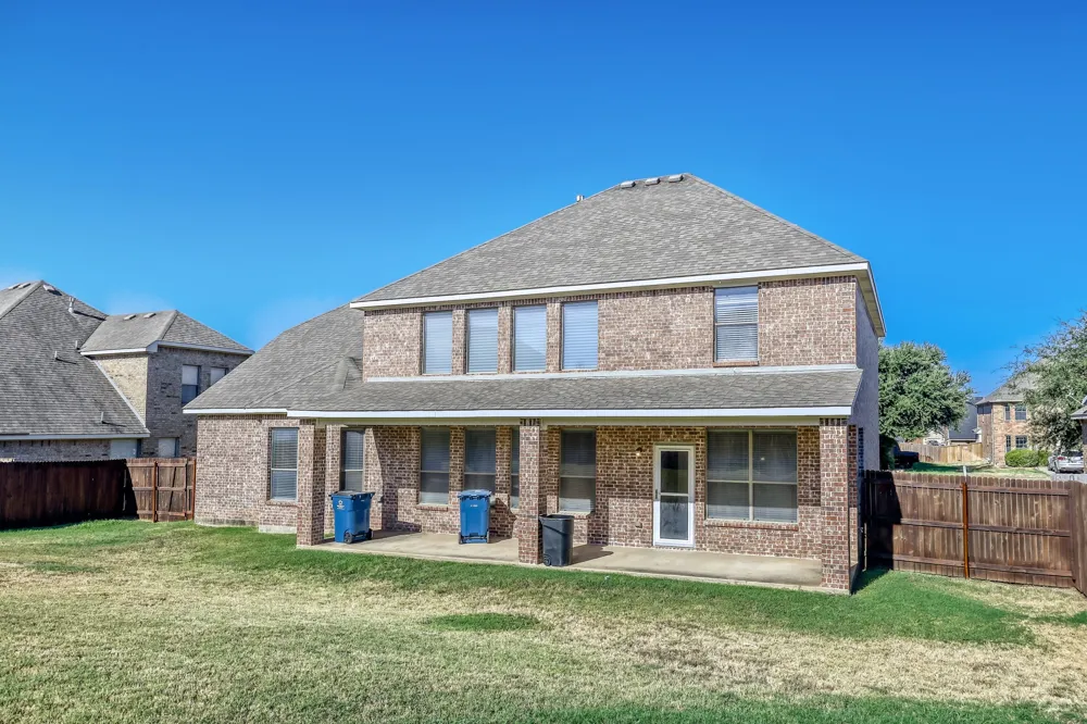 1012 Surrey Drive DeSoto, TX 75115