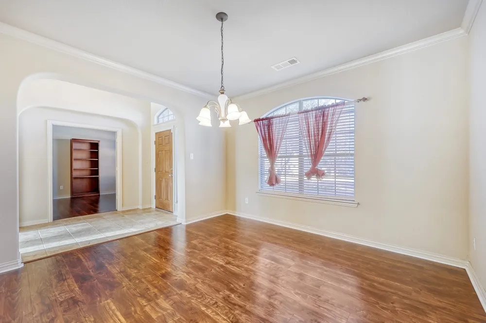 1012 Surrey Drive DeSoto, TX 75115