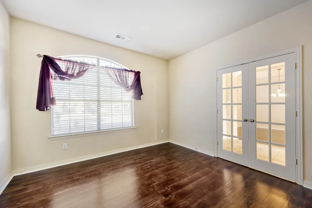 1012 Surrey Drive DeSoto, TX 75115