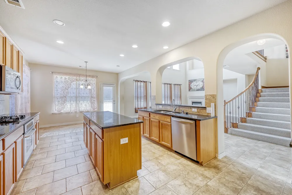1012 Surrey Drive DeSoto, TX 75115