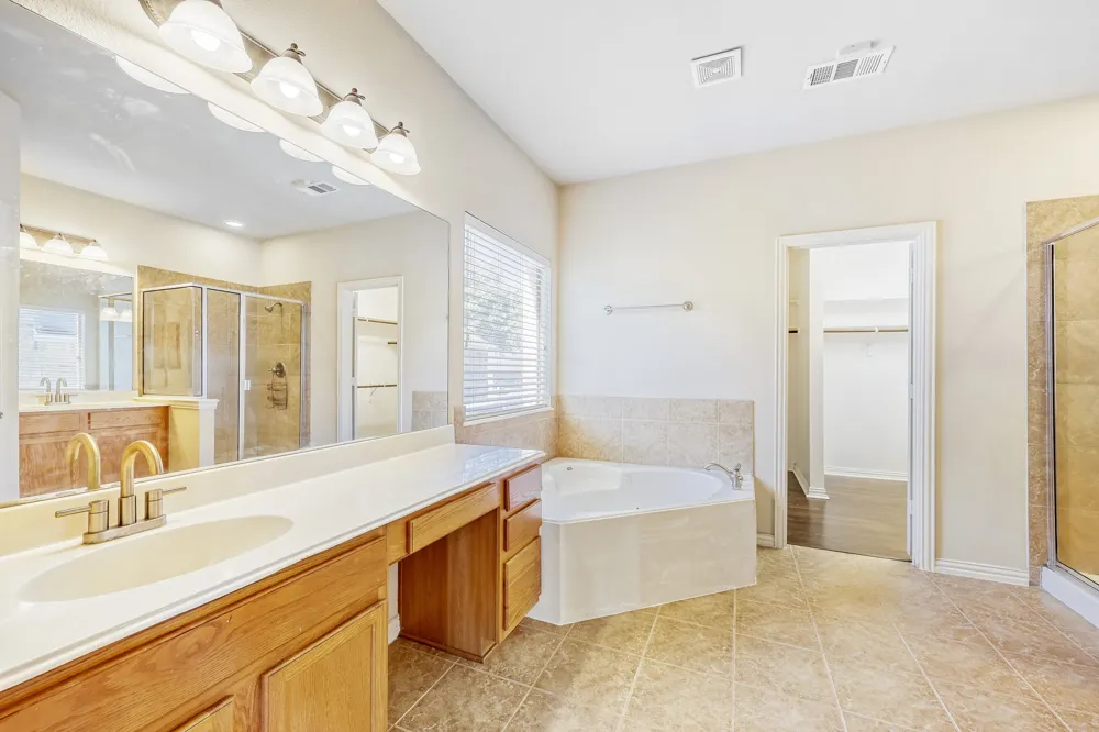 1012 Surrey Drive DeSoto, TX 75115