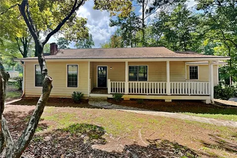 255 Saint Patrick Drive SW