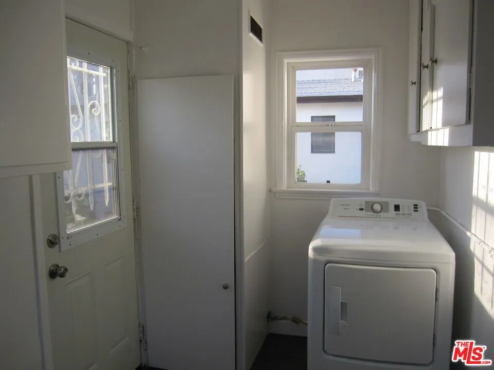 1047 S Wooster Street #2 Los Angeles, CA 90035