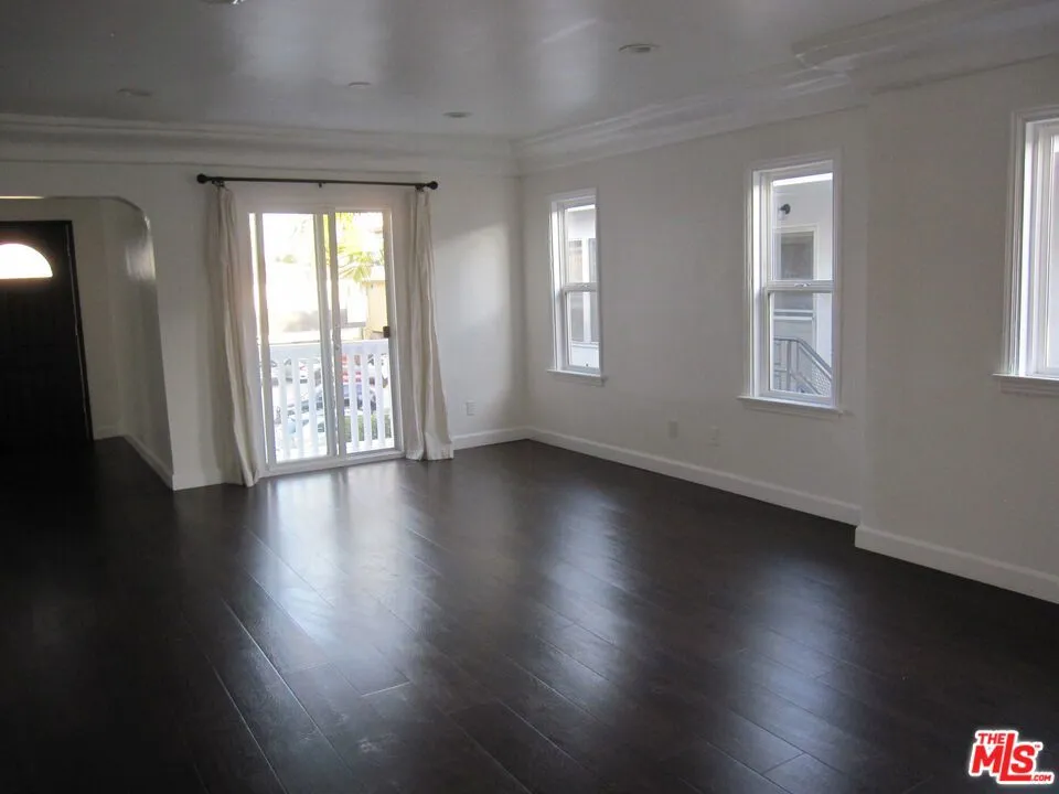 1047 S Wooster Street #2 Los Angeles, CA 90035
